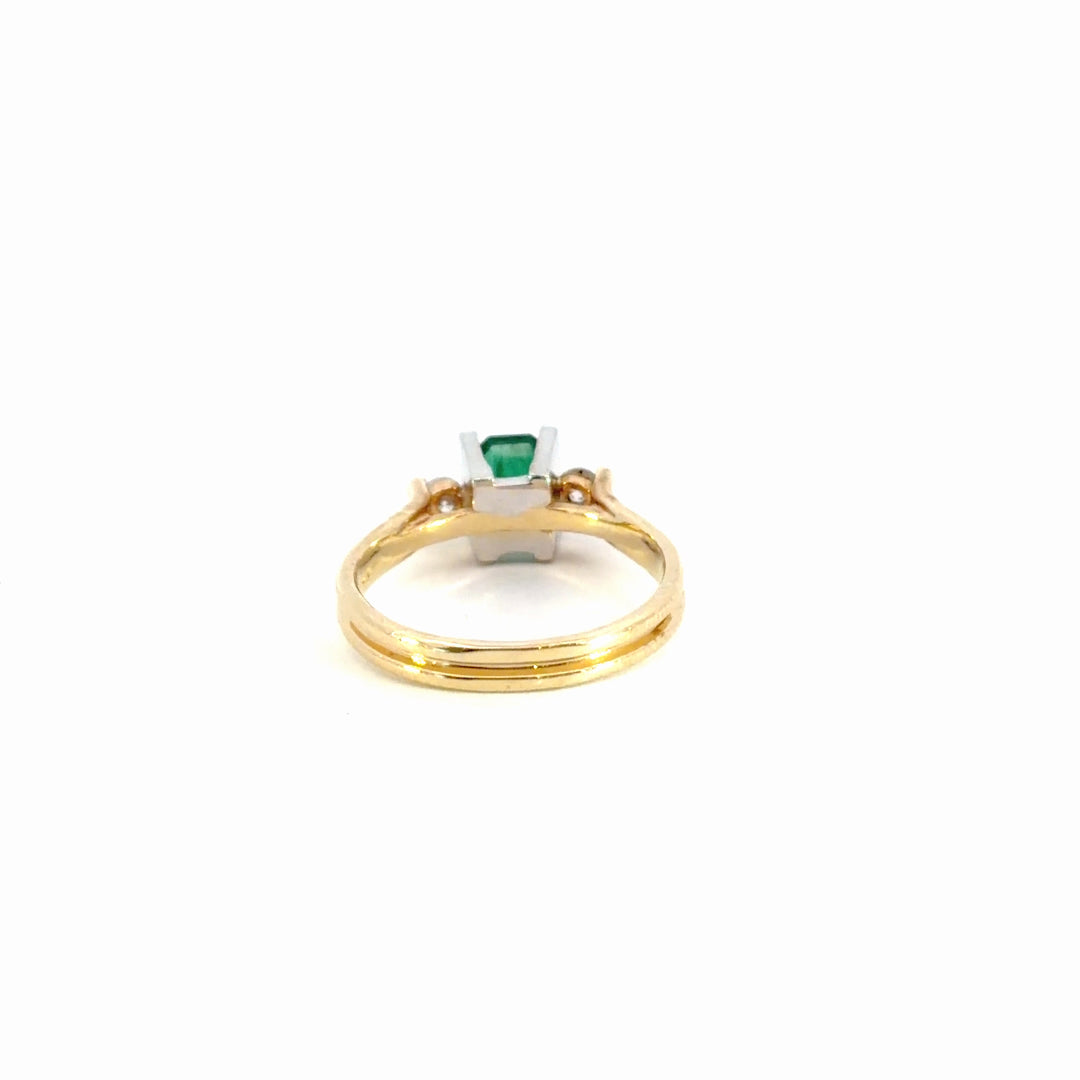 Emerald Fashion Ring