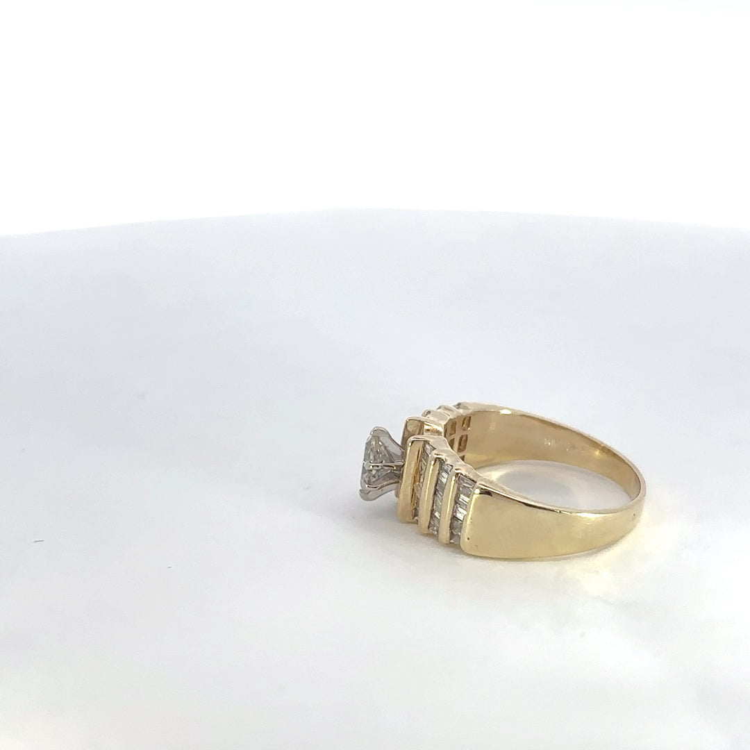 Women's Engagement Ring